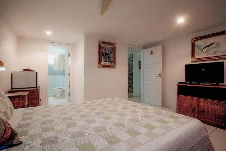 Hostal Spazio Buzios Guesthouse
