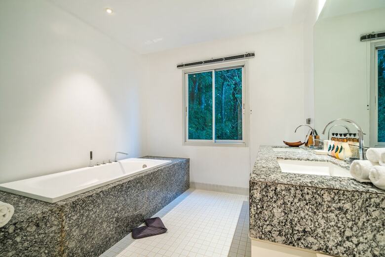 Parinda Villa In Naka Hills