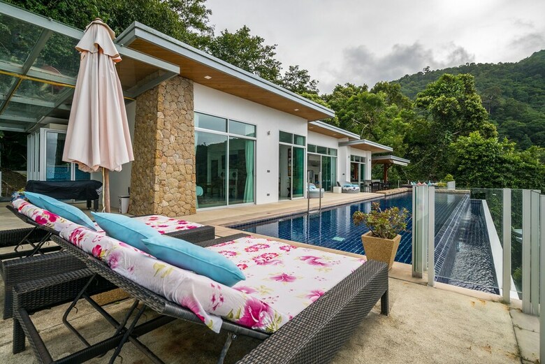 Parinda Villa In Naka Hills