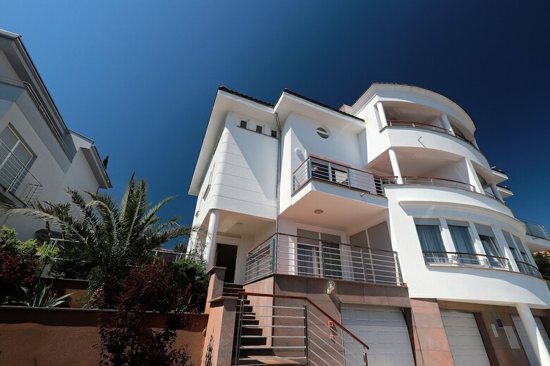 New Luxury Apartments