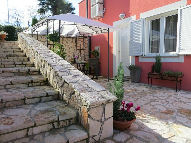 Hotel Guesthouse F&r