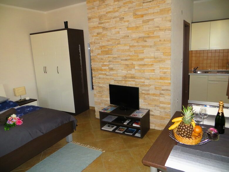 Hotel Guesthouse F&r