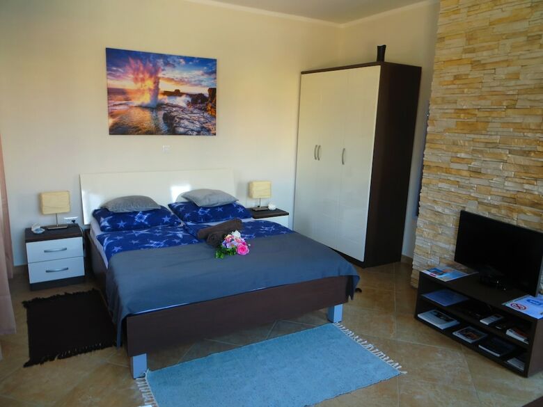 Hotel Guesthouse F&r