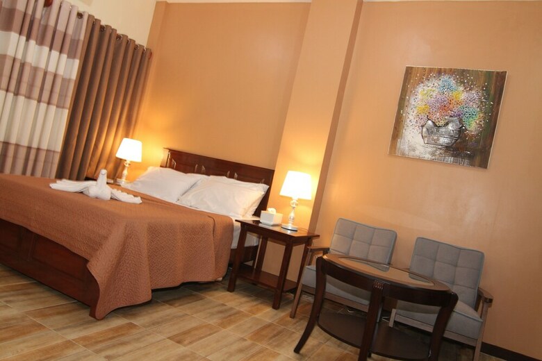 Hotel Charo's Dormitel