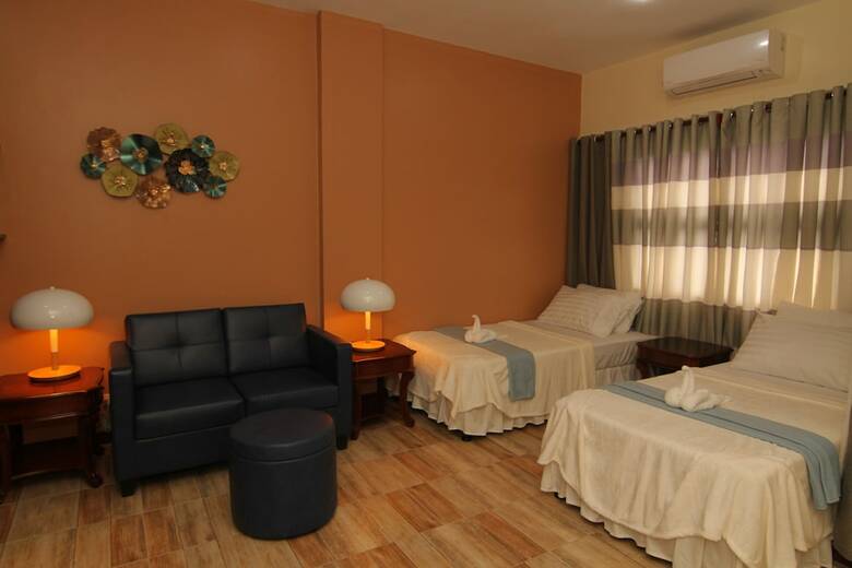 Hotel Charo's Dormitel