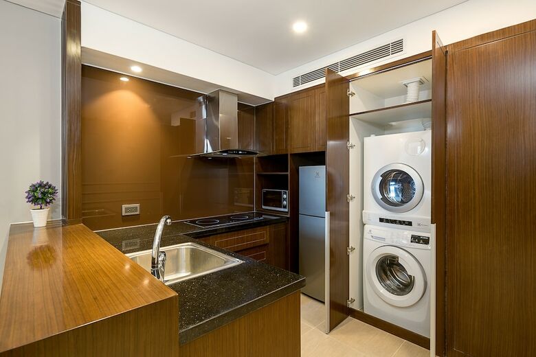 Johnny's Luxury Apartments