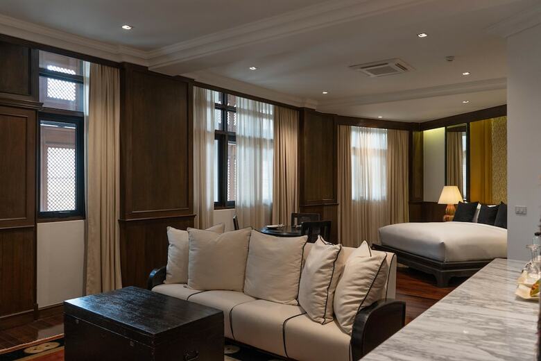 Hotel The Bridge An Eclectic Luxotel Chiangmai