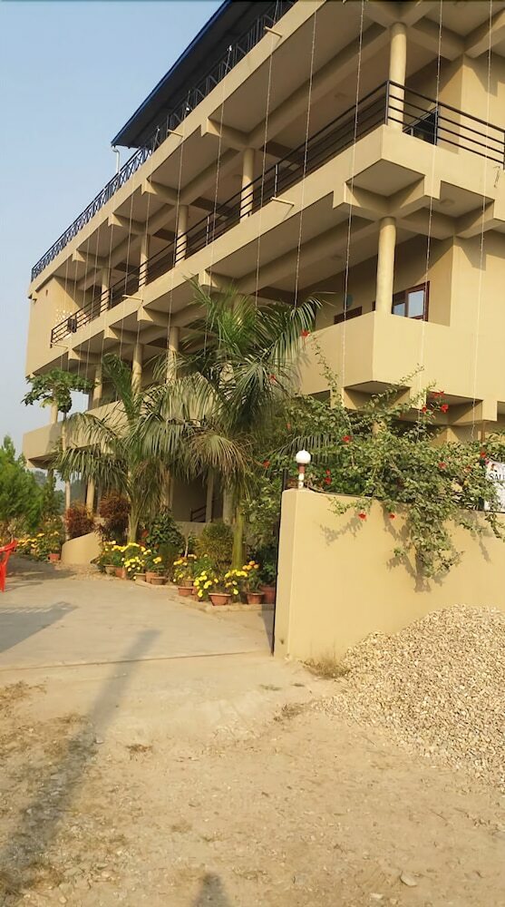 Hotel Sauraha Boutique Resort
