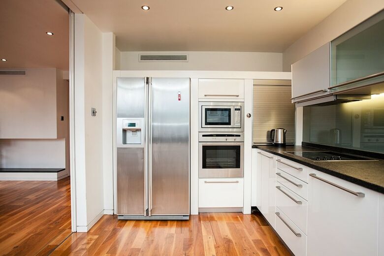 2 Bedroom Apartment Overlooking Oxford Street