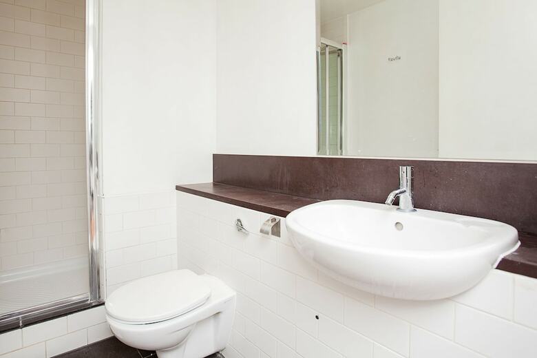 2 Bedroom Apartment Overlooking Oxford Street