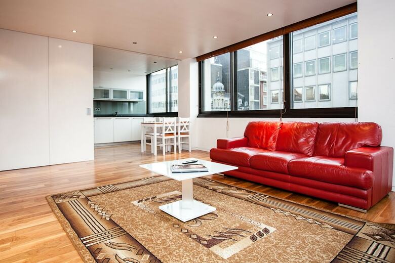 2 Bedroom Apartment Overlooking Oxford Street