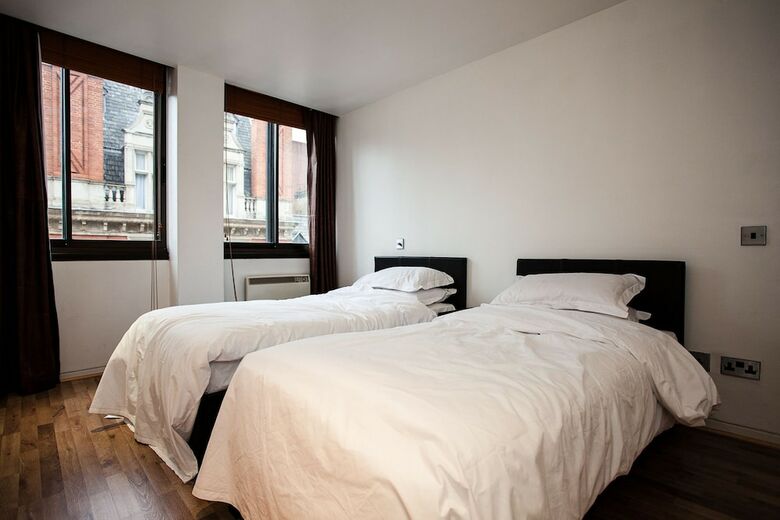 2 Bedroom Apartment Overlooking Oxford Street