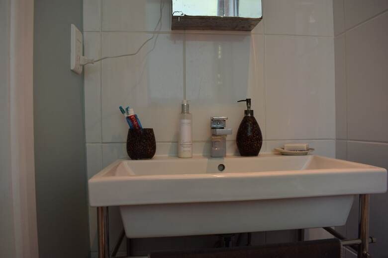 Apartamentos Beautiful, Bright 1-bedroom Home With Garden