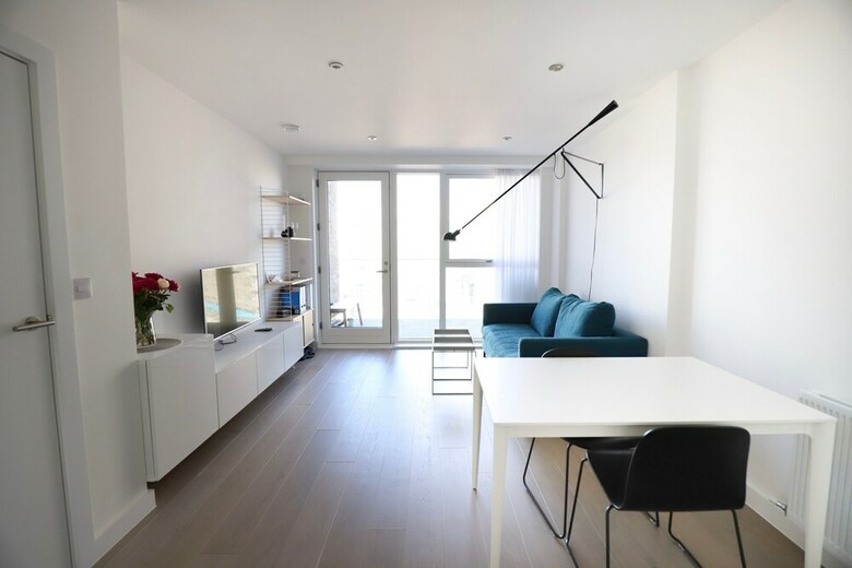 1 Bedroom Apartment With Balcony In Greenwich