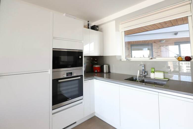 1 Bedroom Apartment With Balcony In Greenwich