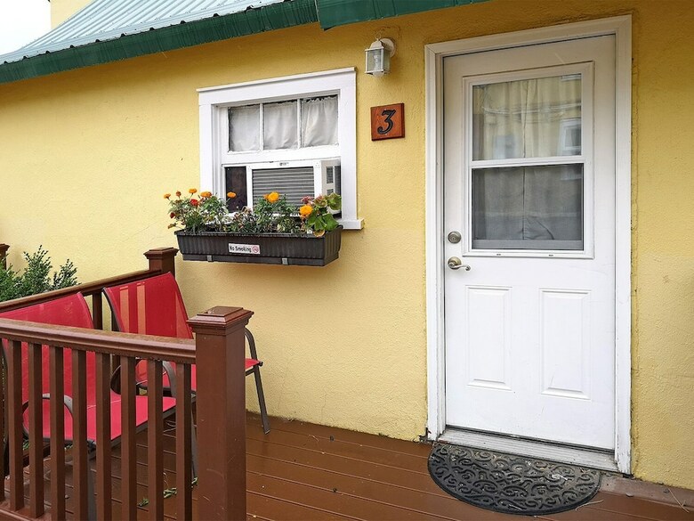 Motel Yellowstone Riverside Cottages