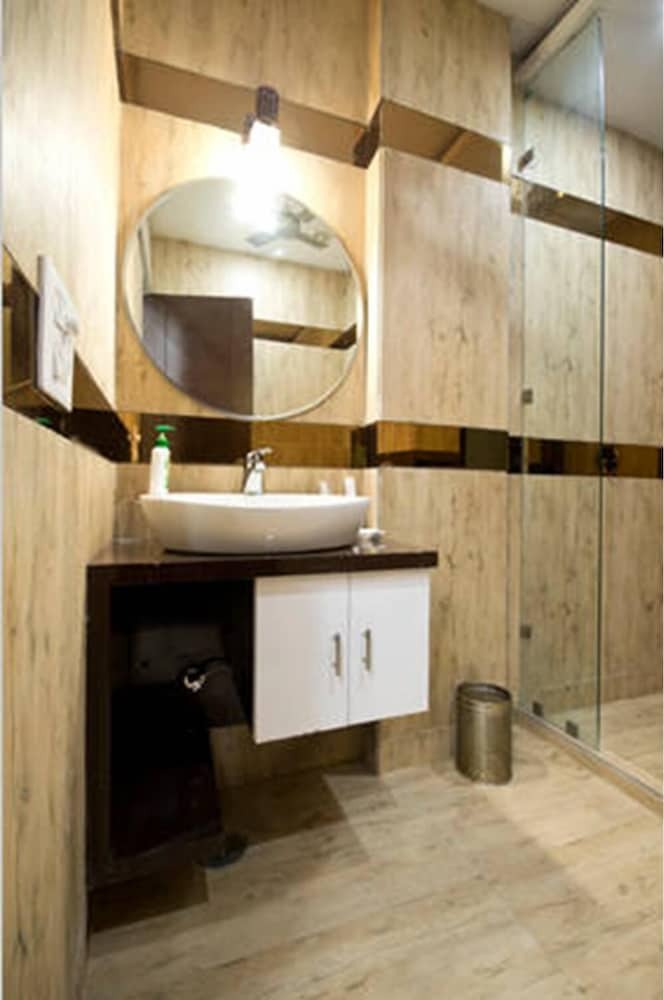 Hotel Green Earth - Sushant Lok