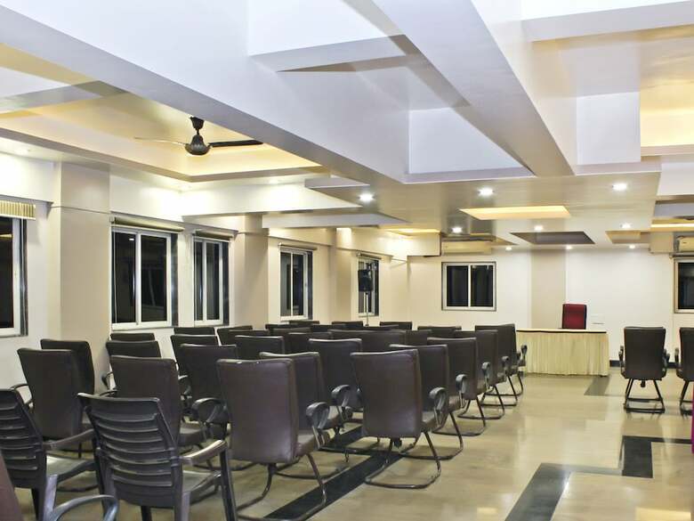 Oyo 22792 Hotel Jayratna
