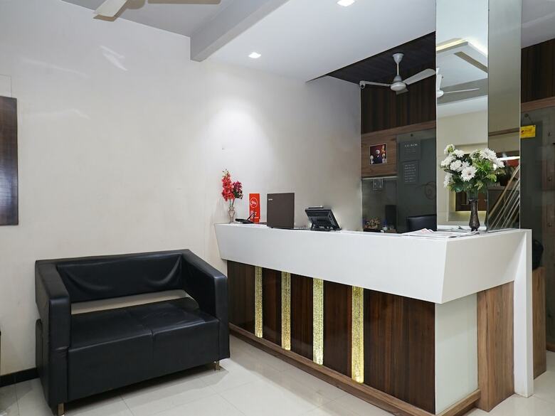 Hotel Oyo 23693 Savedi