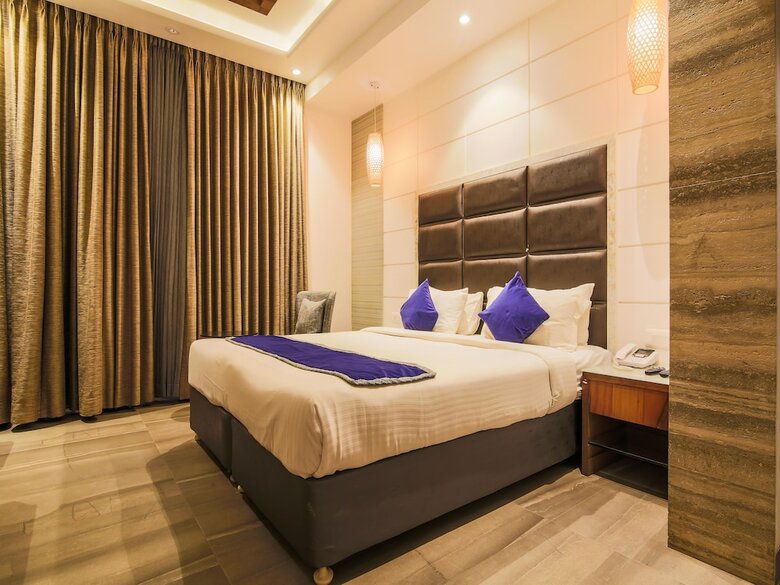 Hotel Edition O 30034 Flora Residency