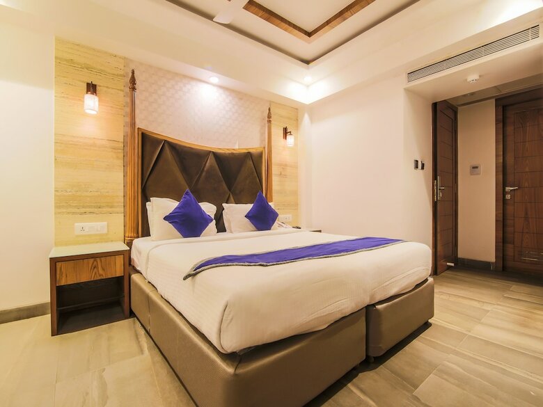 Hotel Edition O 30034 Flora Residency