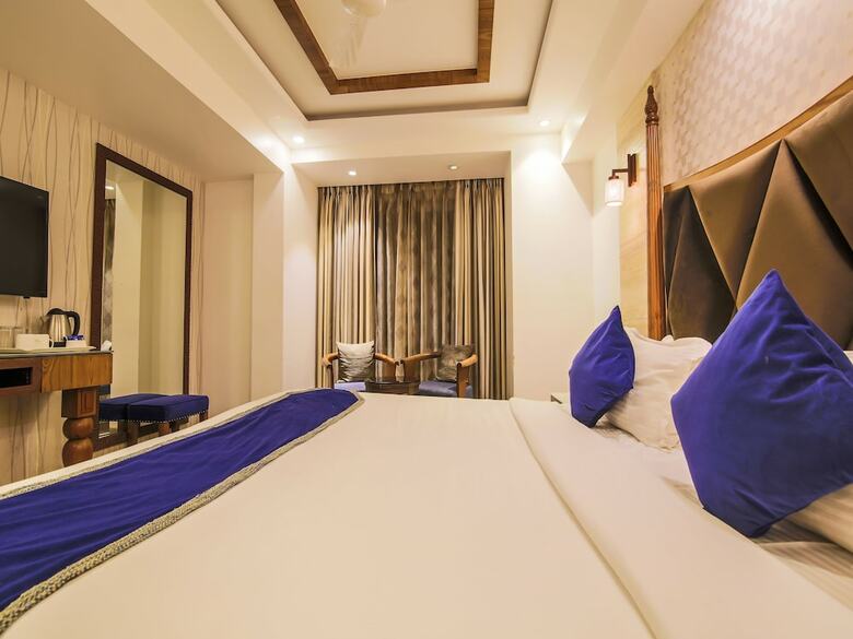 Hotel Edition O 30034 Flora Residency