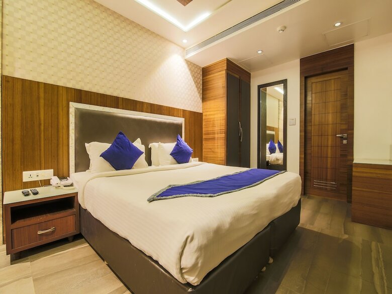 Hotel Edition O 30034 Flora Residency