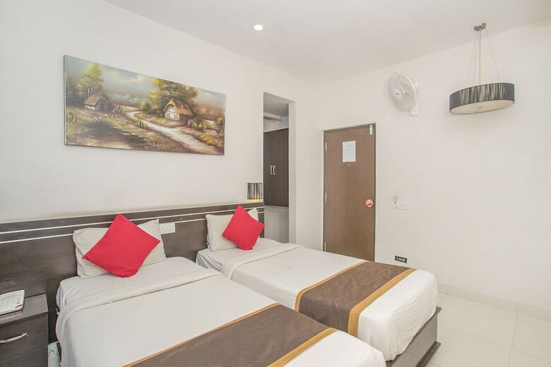 Hotel Oyo 24093 Kp Suits