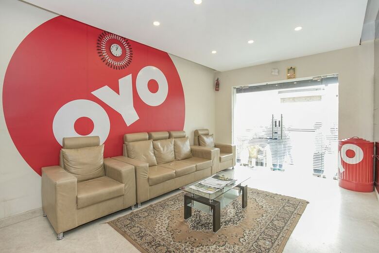 Hotel Oyo 24093 Kp Suits