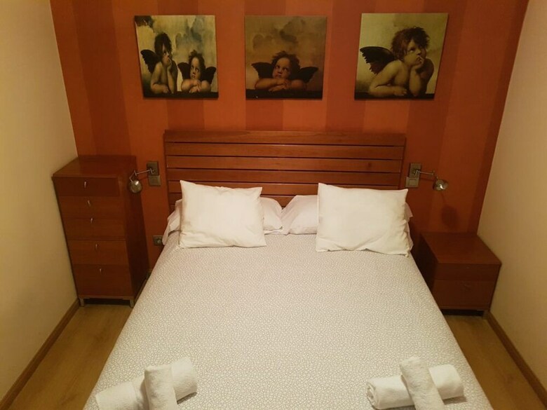 Apartamentos Dos Torres Reina