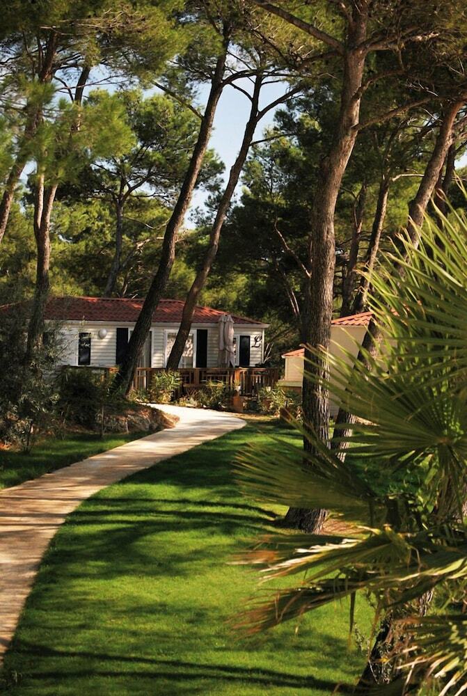 Camping Residentiel La Pin�de