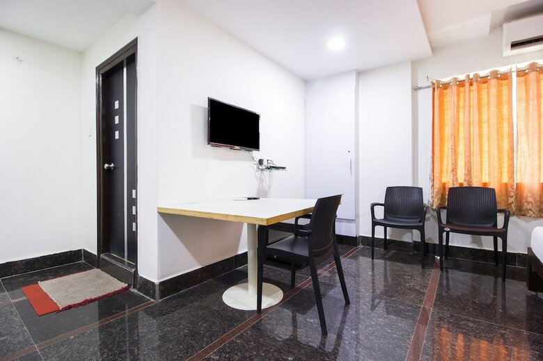 Hotel Fabexpress Gokul House