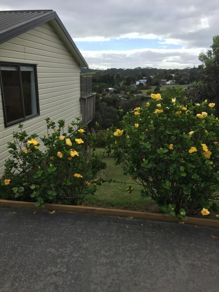 Sunseeker Cottages Motel