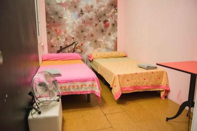 Go Bcn Hostal Ideal Badal