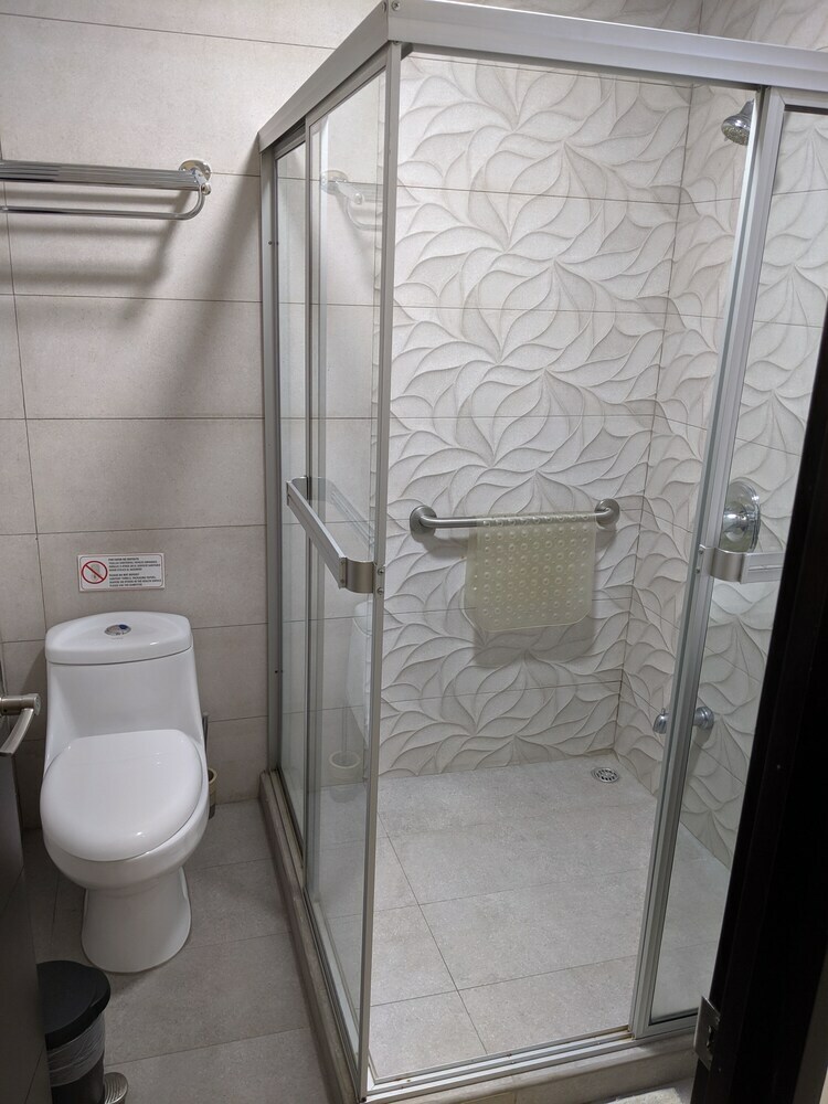 Hotel Suites Merlyn Aeropuerto
