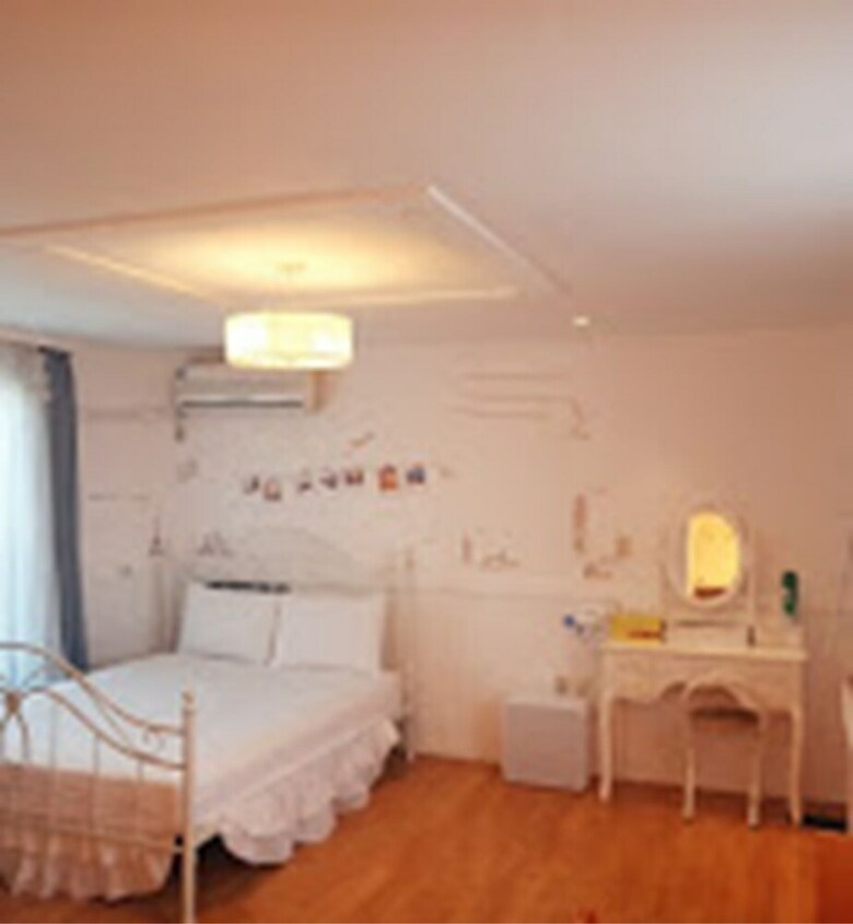 Queens Bay Pension