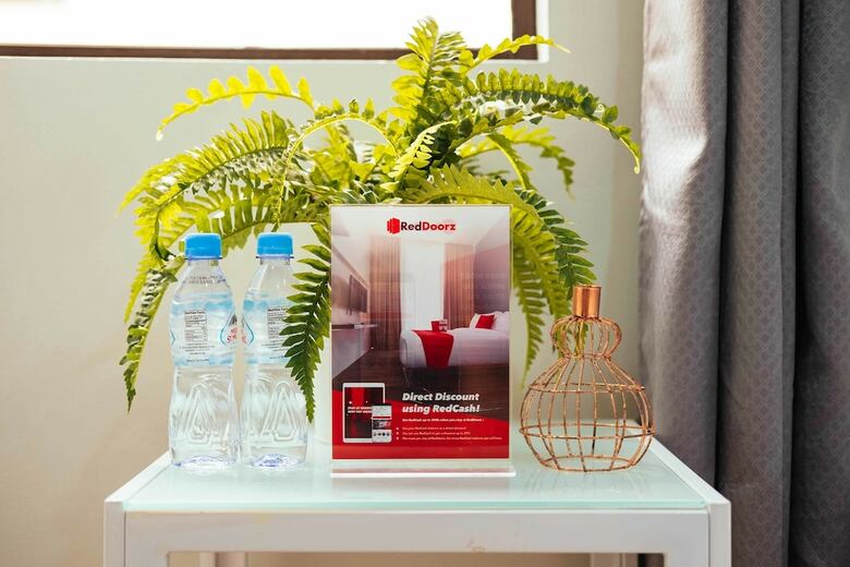 Hotel Reddoorz Plus @ Maria Christina Arcade