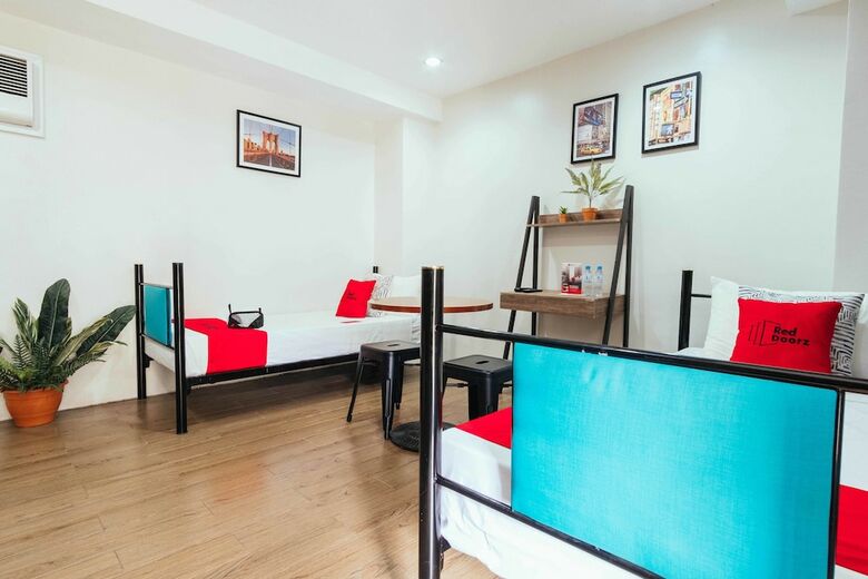 Hotel Reddoorz Plus @ Maria Christina Arcade