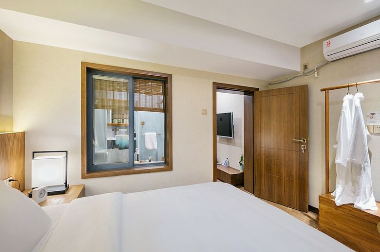 Hangzhou Puyu Travelling With Hotel