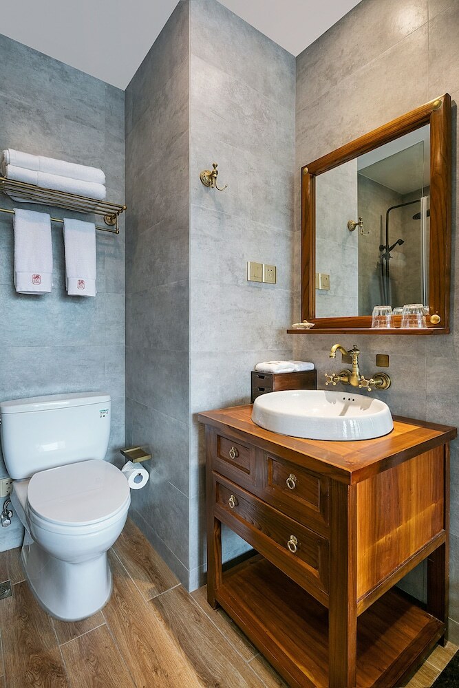 Hangzhou Puyu Travelling With Hotel