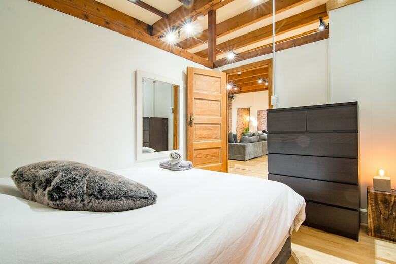 Apartamentos 1858 Upscale Lofts In Old Montreal By Nuage