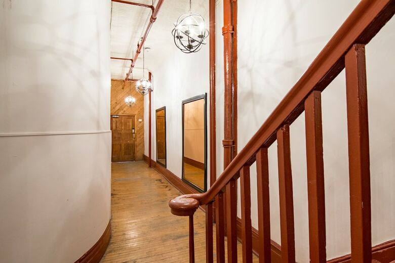 Apartamentos 1858 Upscale Lofts In Old Montreal By Nuage