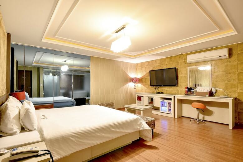 S-one Hotel