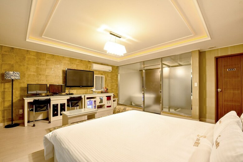 S-one Hotel