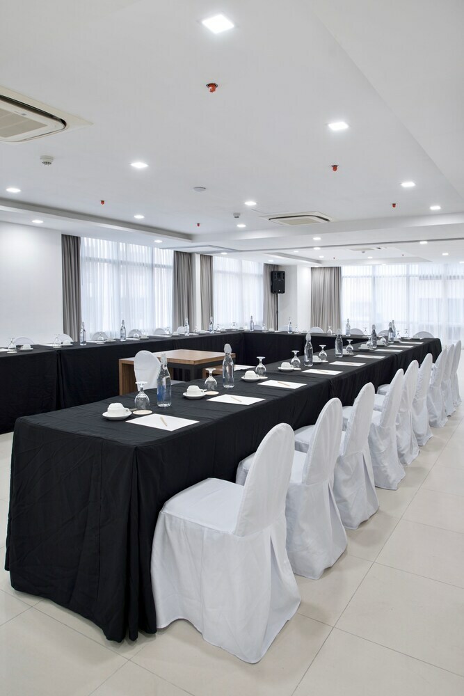 Hotel The Sphere Serviced Residences Managed By Hii