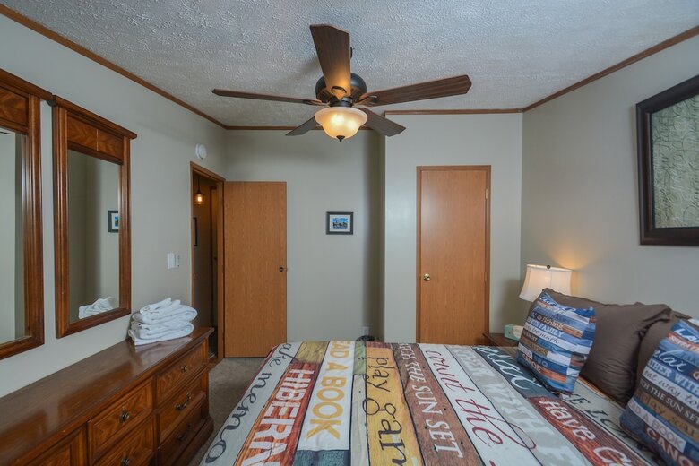 Knotty Pines 3 Bedroom House