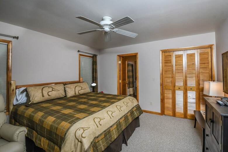 Lazy Bass Lodge 5 Bedroom House
