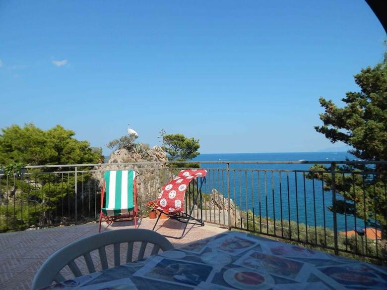 Villa House Terrace On The Sea