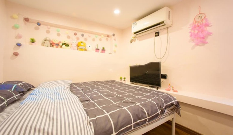 Hard Candy Apartment No.12