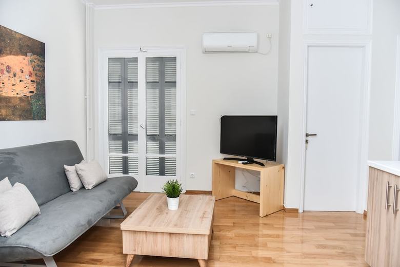 Warm And Cozy Apartment In Athens